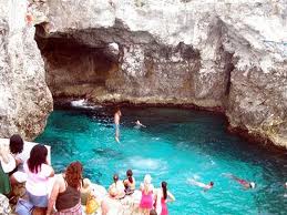 At Jamaica Exquisite Transfer And tours we do Nrgril tours excursion and sightseeing, from hotels/villas and cruise ship ports  to Mayfield Falls Tour, Rick’s Café Cool Running’s water Park  and other well known attractions in Negril.